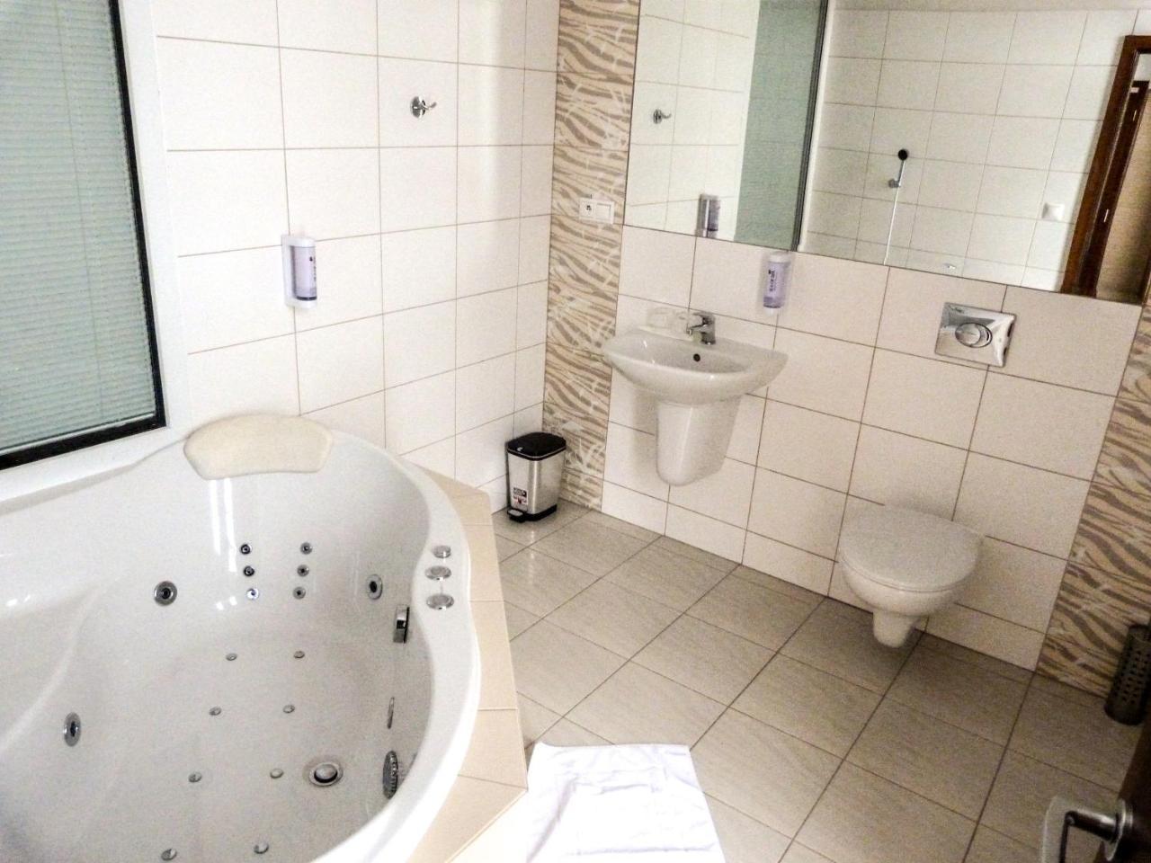 ELITE hotel&restaurant Nová Dubnica Esterno foto