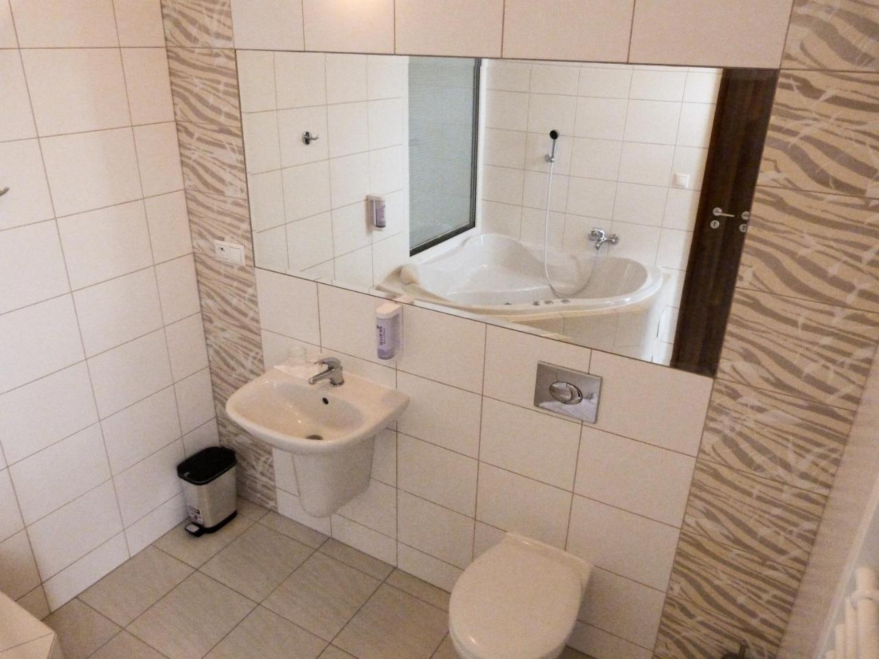 ELITE hotel&restaurant Nová Dubnica Esterno foto